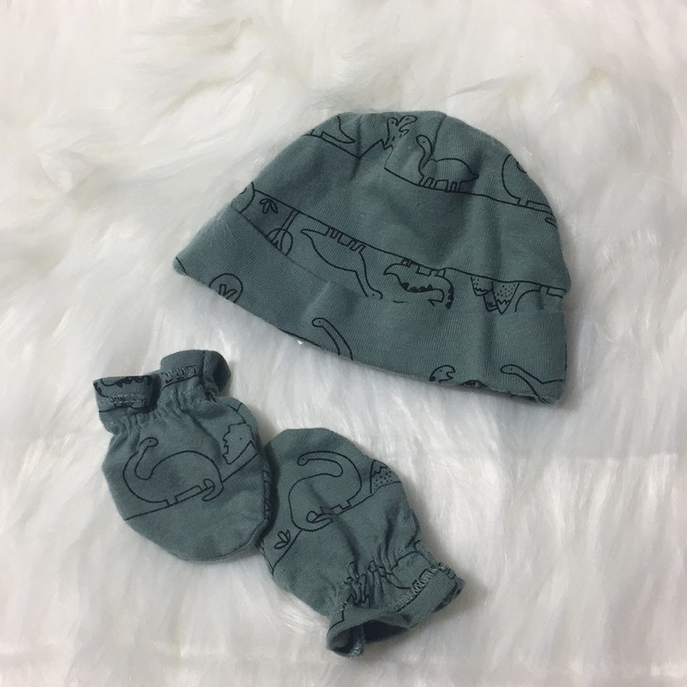 Baby Gloves & Hat